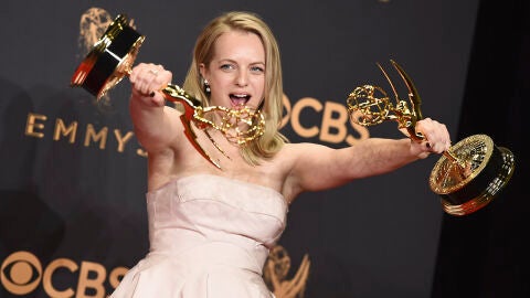 Elisabeth Moss en la pasada edici&oacute;n de los Emmy