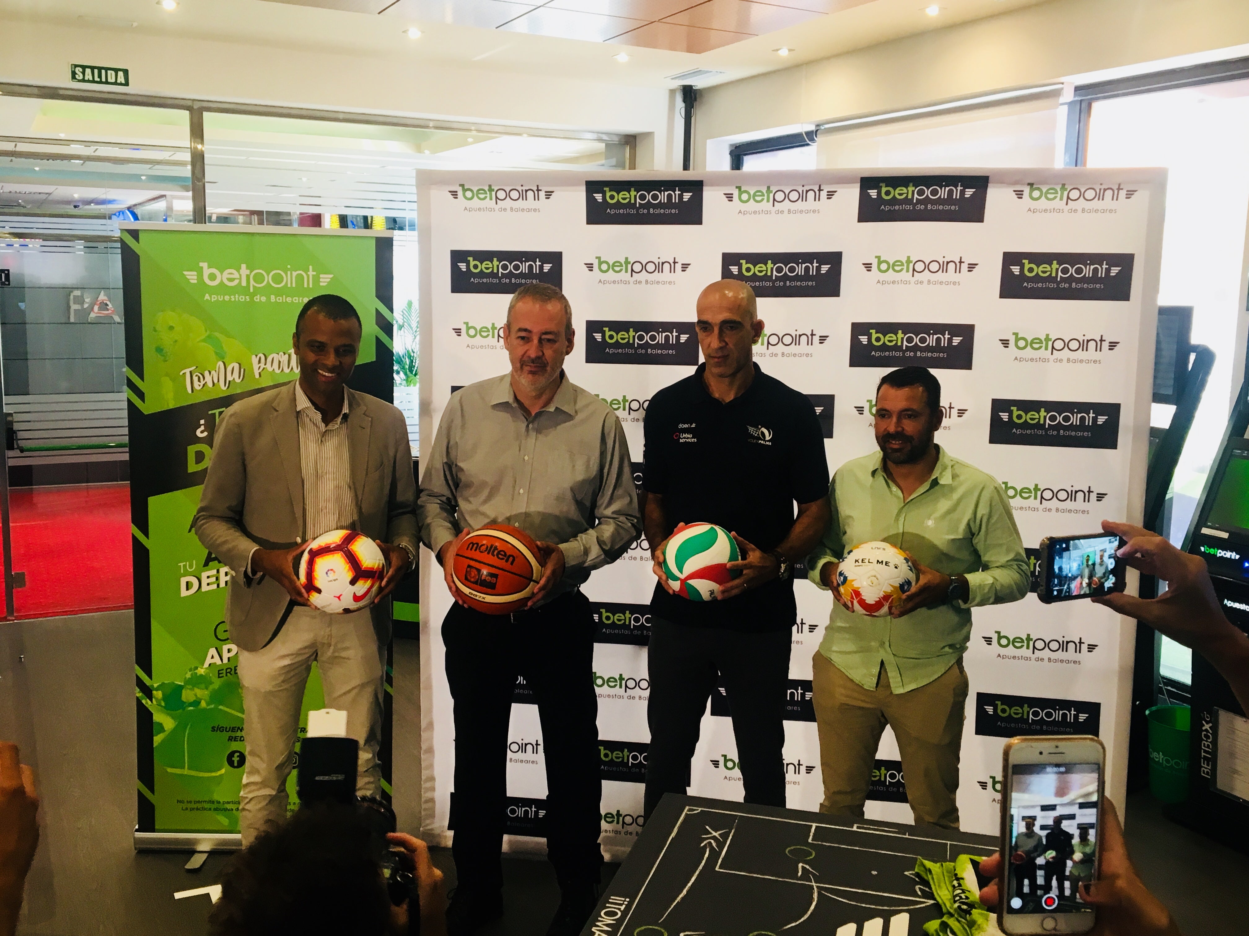 El Real Mallorca firma un acuerdo con el Palma Futsal, el Iberojet Palma y el Urbia Voley El Real Mallorca firma un acuerdo con el Palma Futsal, el Iberojet Palma y el Urbia Voley