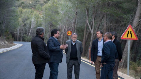 Javier Moliner, presidente de la Diputaci&oacute;n, en una visita a las obras de Pobla de Benifass&agrave;.