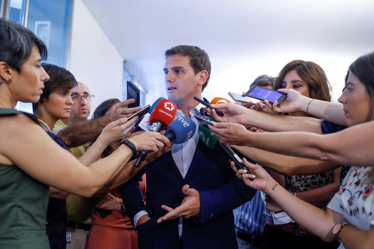 Rivera denuncia que el Ministerio de Defensa usa su cuenta de Twitter para hacer "propaganda" sobre Margarita Robles Rivera denuncia que el Ministerio de Defensa usa su cuenta de Twitter para hacer "propaganda" sobre Margarita Robles