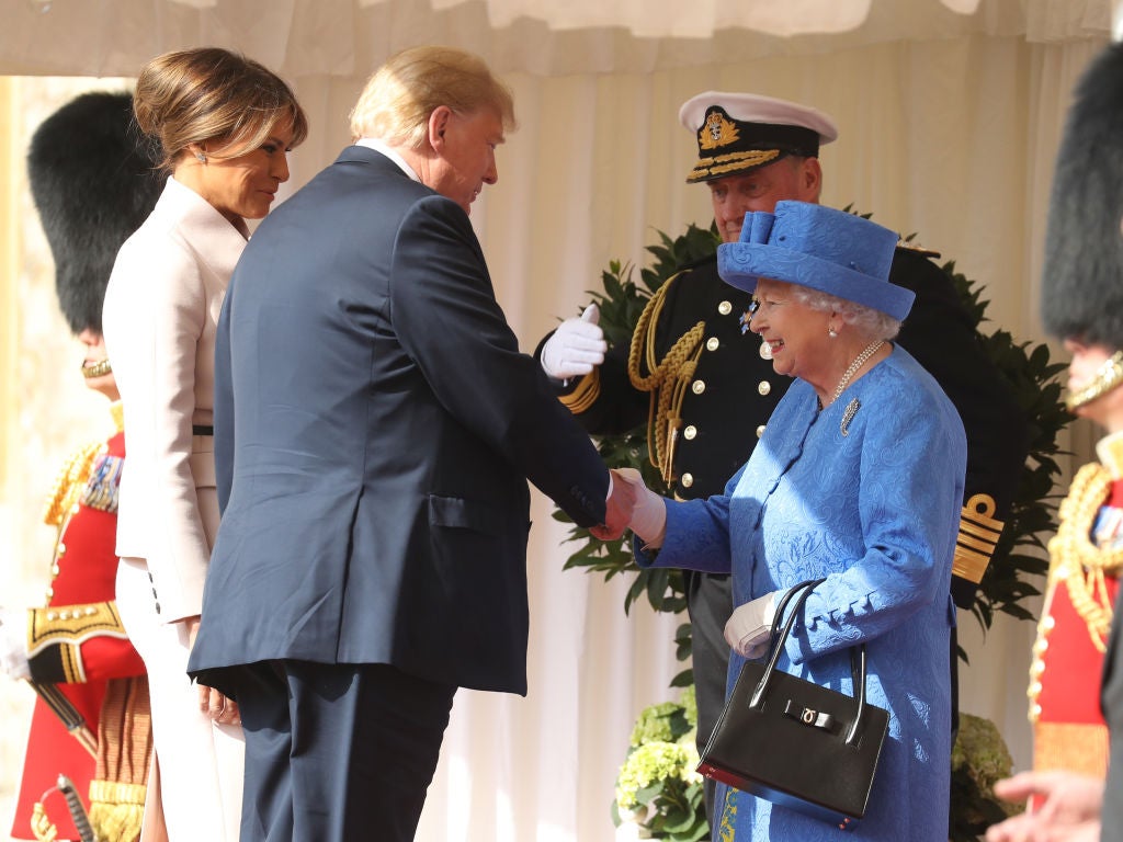 Trump llega al castillo de Windsor para tomar el té con la reina Isabel II Trump llega al castillo de Windsor para tomar el té con la reina Isabel II