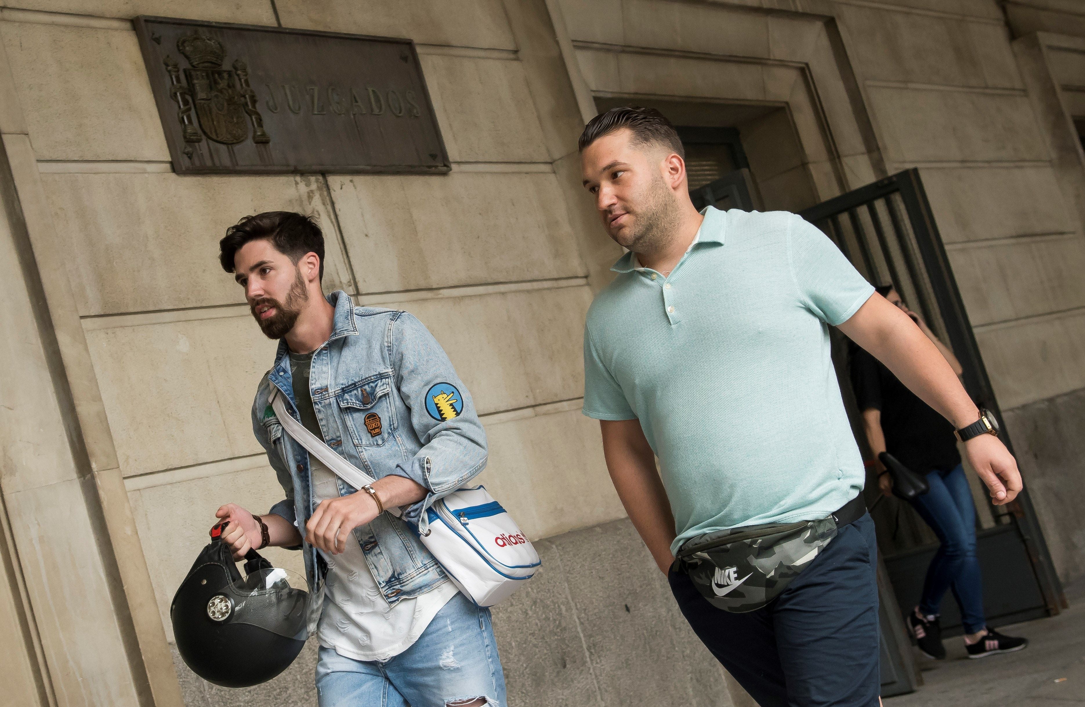 'El Prenda' critica el cierre de su club de fans en Facebook: "Ha durado menos que Pablo Iglesias en un barrio obrero" 'El Prenda' critica el cierre de su club de fans en Facebook: "Ha durado menos que Pablo Iglesias en un barrio obrero"