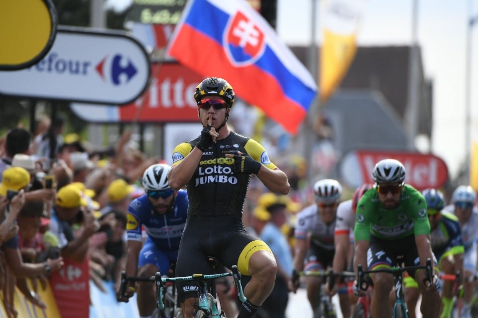 Dylan Groenewegen bate a Gaviria y Sagan en el sprint; Van Avermaet sigue como líder Dylan Groenewegen bate a Gaviria y Sagan en el sprint; Van Avermaet sigue como líder