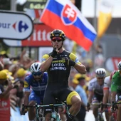 Dylan Groenewegen celebra su triunfo de etapa Dylan Groenewegen celebra su triunfo de etapa