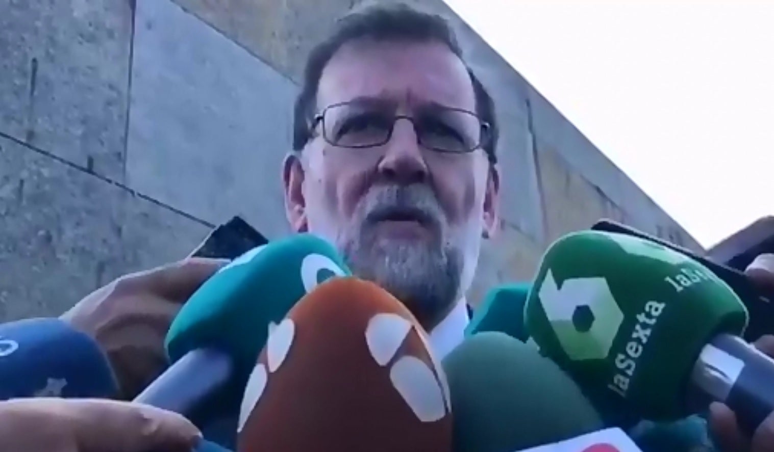Rajoy reaparece en el funeral de Fernández Albor: "Fue un humanista y un magnífico político" Rajoy reaparece en el funeral de Fernández Albor: "Fue un humanista y un magnífico político"
