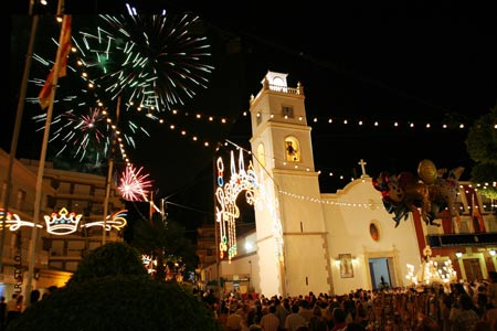 Hoy hemos realizado nuestro programa en directo desde la Plaza Glorieta de Cox, con motivo de sus fiestas patronales en honor a la Virgen del Carmen y de Moros y Cristianos Hoy hemos realizado nuestro programa en directo desde la Plaza Glorieta de Cox, con motivo de sus fiestas patronales en honor a la Virgen del Carmen y de Moros y Cristianos
