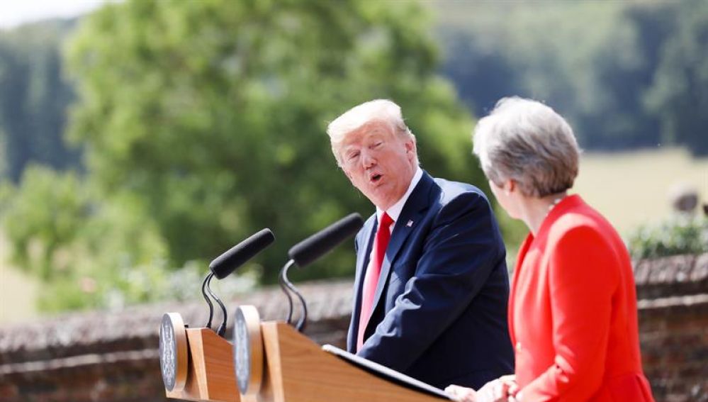 Donald Trump y Theresa May comparecen ante los medios