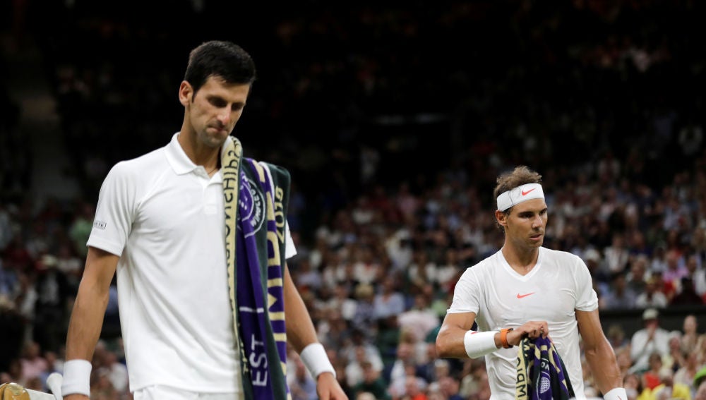 Djokovic y Nadal, en el pista central de Wimbledon