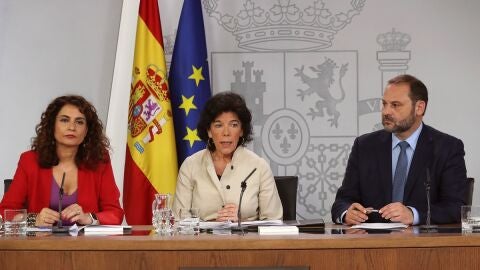 Mar&iacute;a Jes&uacute;s Montero, Isabel Cela&aacute; y Jos&eacute; Luis &Aacute;balos