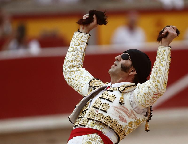 Rubén Amón indulta a Juan José Padilla: "Un ojo de la cara le ha costado a Padilla hacerse rico y convertirse en figura" Rubén Amón indulta a Juan José Padilla: "Un ojo de la cara le ha costado a Padilla hacerse rico y convertirse en figura"