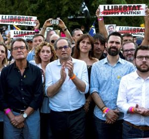 El expresidente de la Generalitat Artur Mas, el presidente Quim Torra, el presidente del Parlamento de Cataluña, Roger Torrent, y el vicepresidente y consejero de Economía, Pere Aragonés El expresidente de la Generalitat Artur Mas, el presidente Quim Torra, el presidente del Parlamento de Cataluña, Roger Torrent, y el vicepresidente y consejero de Economía, Pere Aragonés