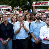 El expresidente de la Generalitat Artur Mas, el presidente Quim Torra, el presidente del Parlamento de Cataluña, Roger Torrent, y el vicepresidente y consejero de Economía, Pere Aragonés El expresidente de la Generalitat Artur Mas, el presidente Quim Torra, el presidente del Parlamento de Cataluña, Roger Torrent, y el vicepresidente y consejero de Economía, Pere Aragonés