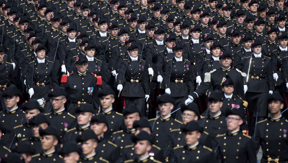 Militares en el desfile del Día Nacional de Francia