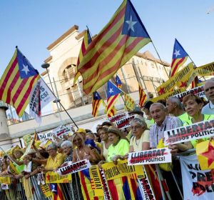 Manifestación organizada por ANC, Òmnium Cultural y la Asociación Catalana de Derechos Civiles (ACDC) que, bajo el lema "Ni prisión ni exilio" Manifestación organizada por ANC, Òmnium Cultural y la Asociación Catalana de Derechos Civiles (ACDC) que, bajo el lema "Ni prisión ni exilio"
