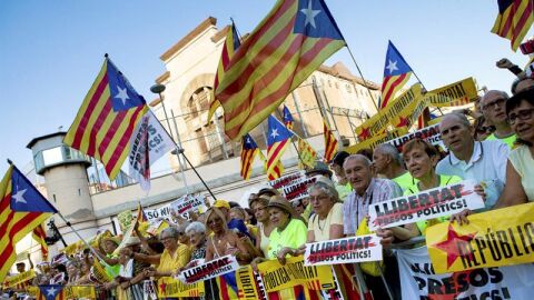  Manifestaci&oacute;n organizada por ANC, &Ograve;mnium Cultural y la Asociaci&oacute;n Catalana de Derechos Civiles (ACDC) que, bajo el lema "Ni prisi&oacute;n ni exilio".