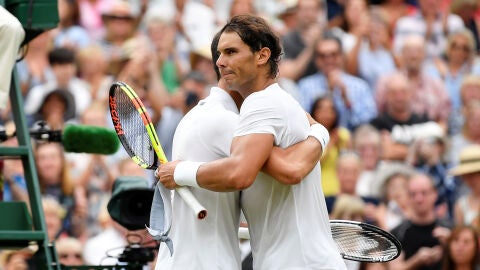 Nadal se abraza con Djokovic