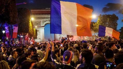 Los franceses celebran la clasificaci&oacute;n de Francia para la final. 