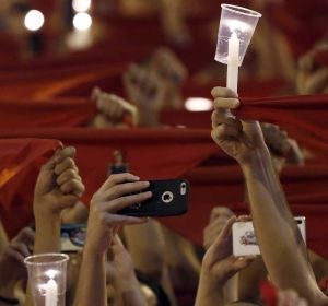 Pamplona se despide de San Fermín entonando el 'Pobre de mí' Pamplona se despide de San Fermín entonando el 'Pobre de mí'