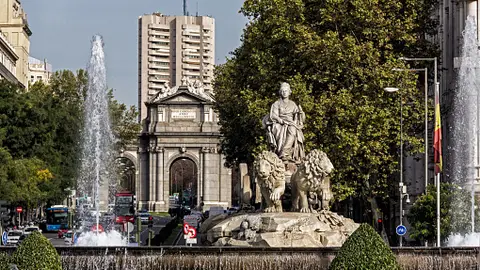 Cibeles con la Puerta de Alcalá al fondo Cibeles con la Puerta de Alcalá al fondo