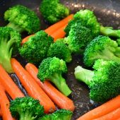 Tener una alimentación rica en frutas y verduras reduce el riesgo de cáncer de mama