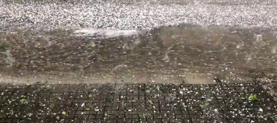 Una gran tormenta, en algunos puntos con granizo. Una gran tormenta, en algunos puntos con granizo.