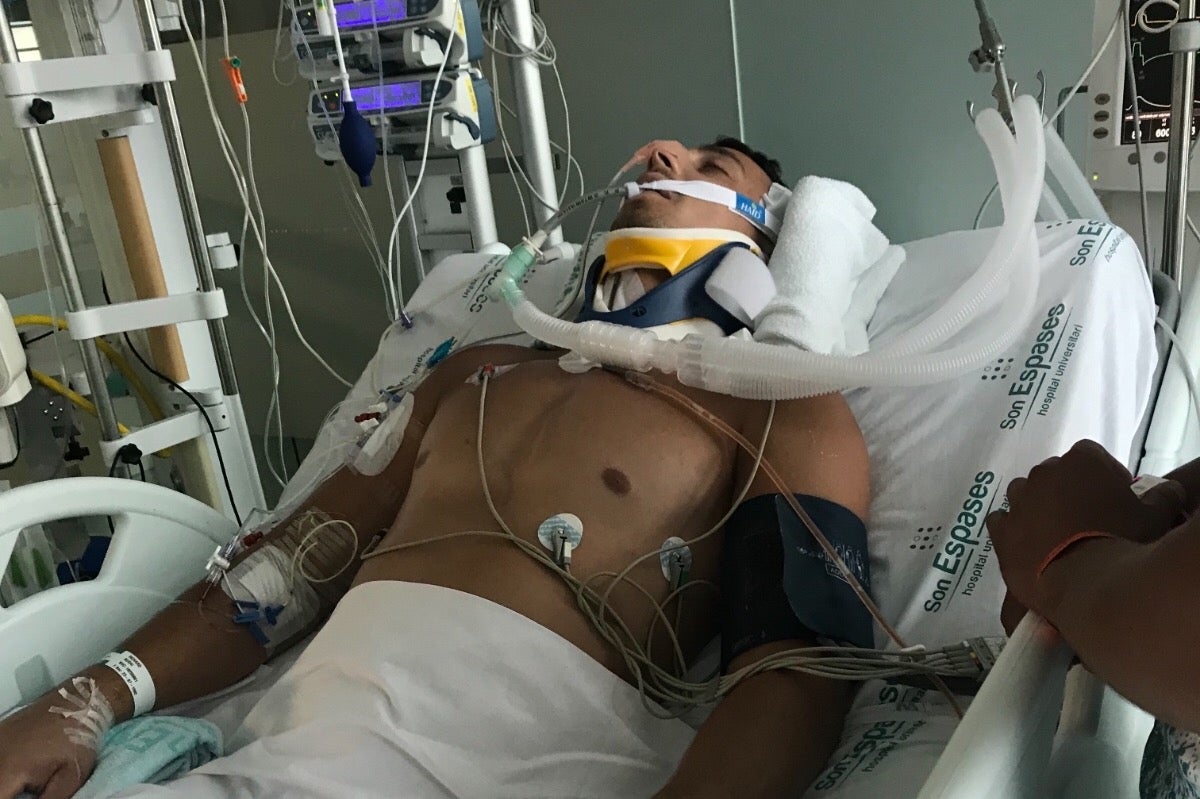 La novia del británico que se fracturó el cuello en Magaluf pide dinero para el traslado a Reino Unido La novia del británico que se fracturó el cuello en Magaluf pide dinero para el traslado a Reino Unido