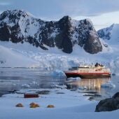 Barco de exploración.. Antártida