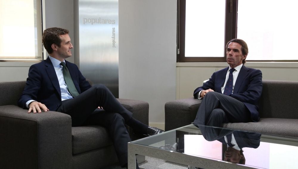 Pablo Casado reunido con José María Aznar en la sede del PP