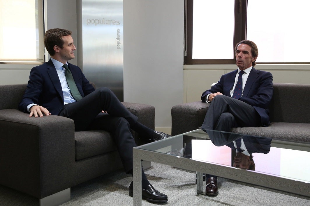 Casado y Aznar hablan de Cataluña y los "retos y desafíos" que afronta España en un encuentro de casi dos horas Casado y Aznar hablan de Cataluña y los "retos y desafíos" que afronta España en un encuentro de casi dos horas