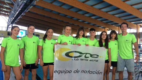 Los representantes del CN Tenis Elche en el Campeonato Nacional Alev&iacute;n de Sabadell