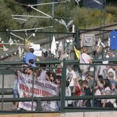 Víctimas y familiares de los fallecidos en el accidente de tren ocurrido hace cinco años en la curva de Angrois, en las proximidades de la estación de Santiago de Compostela