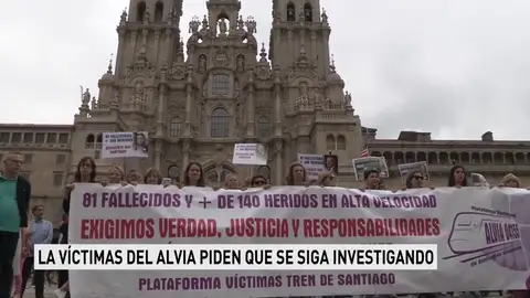 Familiares y víctimas del accidente del Alvia en Angrois aseguran que "es hora de que empiece a haber dimisiones y ceses" Familiares y víctimas del accidente del Alvia en Angrois aseguran que "es hora de que empiece a haber dimisiones y ceses"