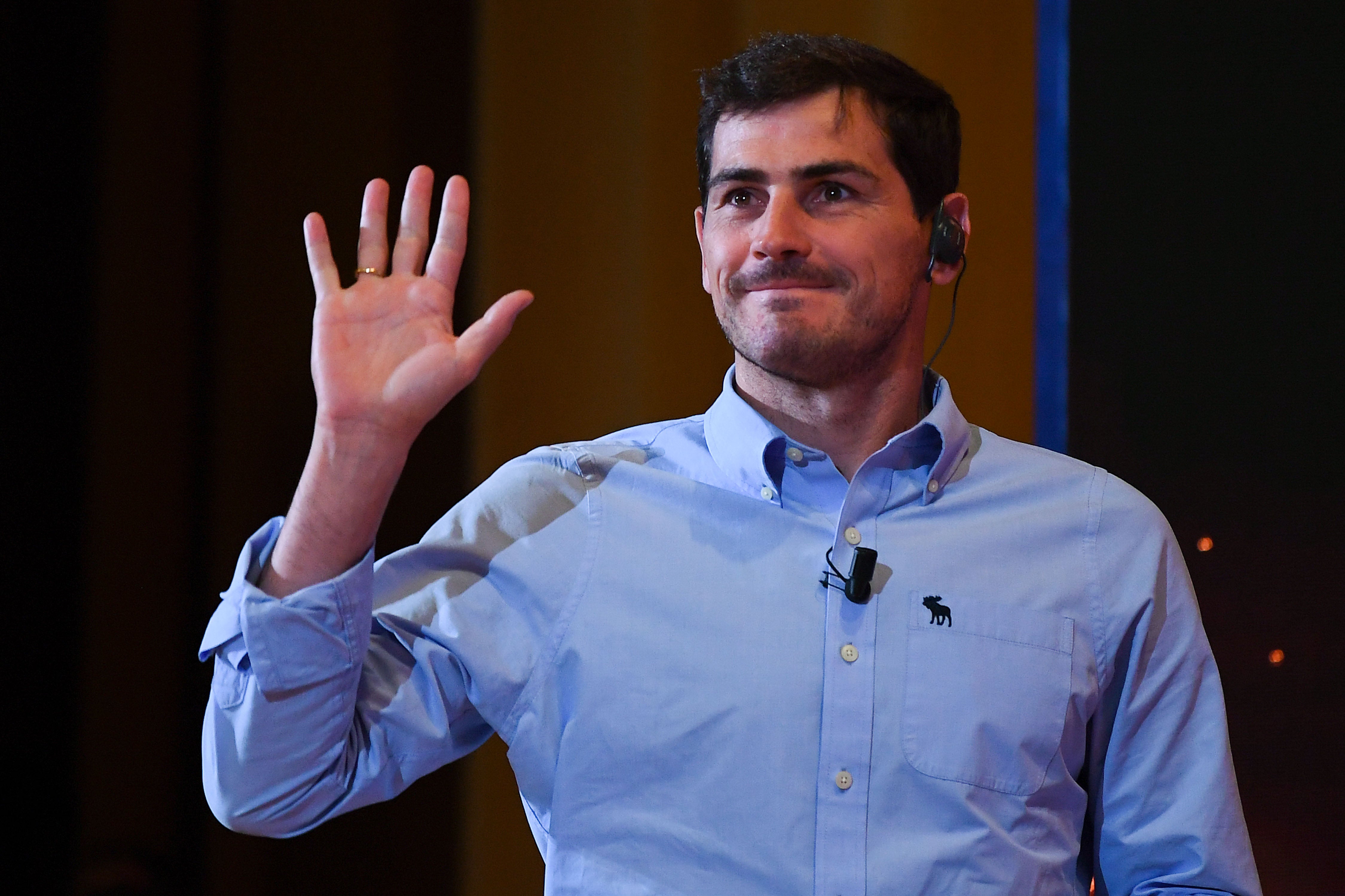 Iker Casillas revoluciona Twitter al poner en duda que el hombre pisara la Luna en 1969 Iker Casillas revoluciona Twitter al poner en duda que el hombre pisara la Luna en 1969
