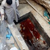 misterioso líquido en un sarcófago egipcio
