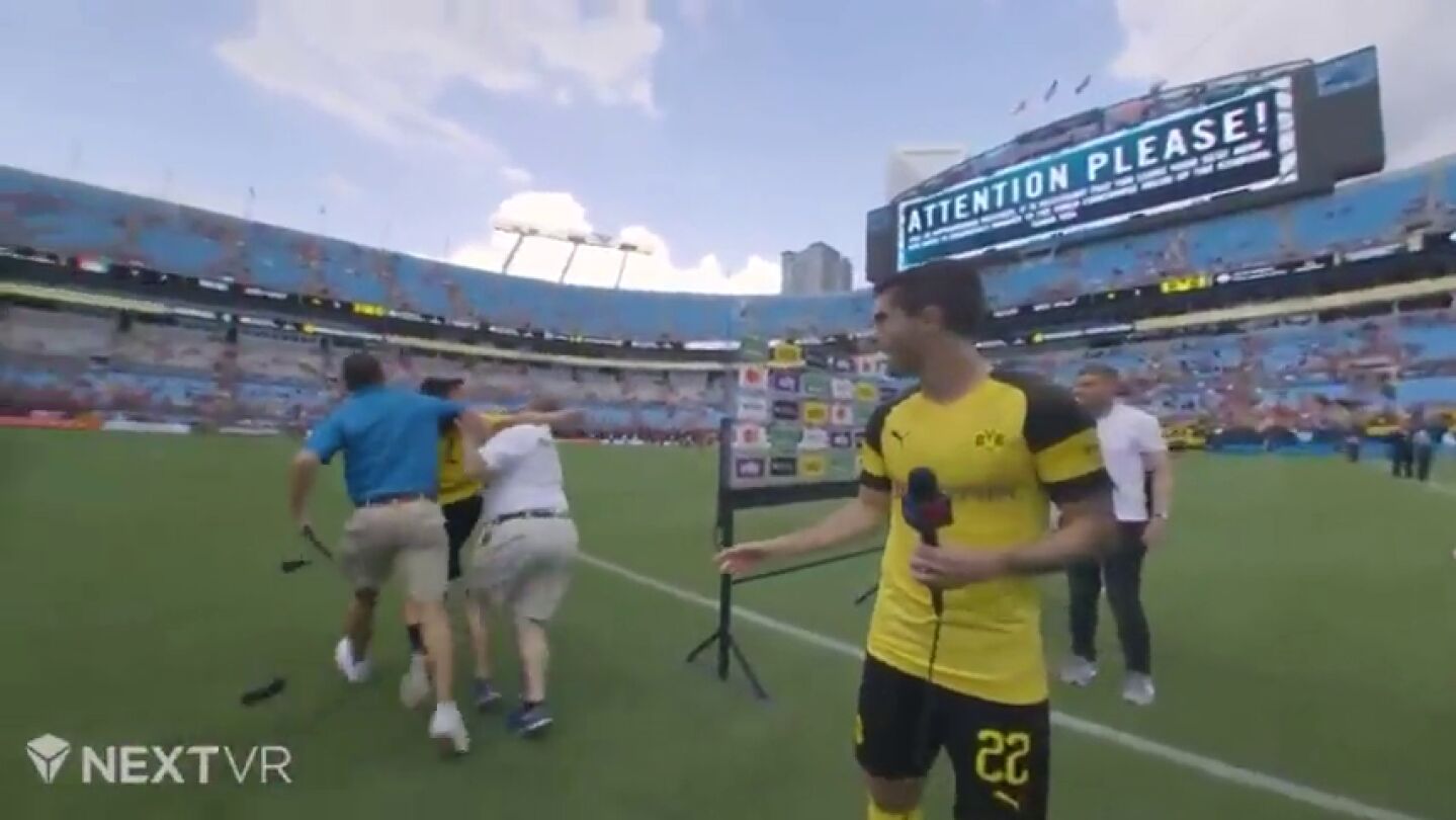Pulisic, jugador del Dortmund, se encar&oacute; con un miembro de seguridad por un ni&ntilde;o