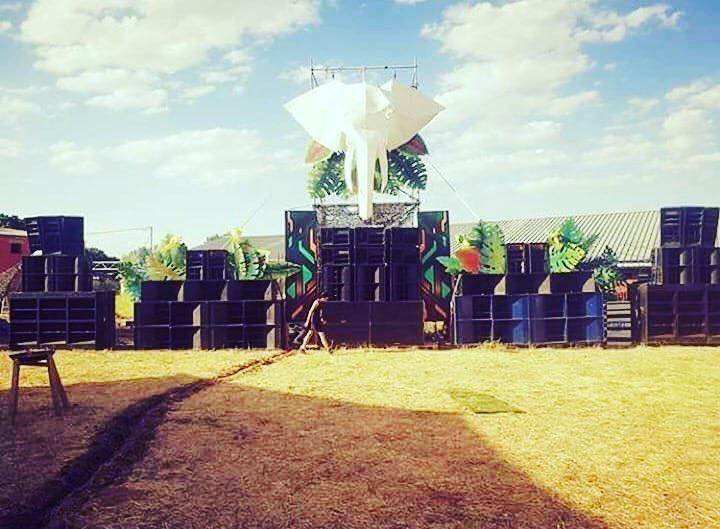 La Mesa de redacción: Una "rave" de 4000 personas en un pueblo de 14 habitantes La Mesa de redacción: Una "rave" de 4000 personas en un pueblo de 14 habitantes