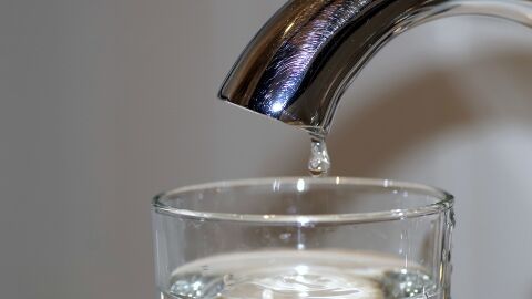 Esporlas proh&iacute;be el uso de agua potable para regar zonas verdes, llenar piscinas o limpiar viales privados por la sequ&iacute;a