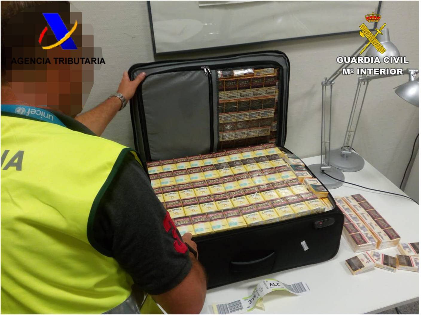 Más de 5.000 cajetillas de tabaco incautadas en el aeropuerto de Alicante-Elche en la última semana Más de 5.000 cajetillas de tabaco incautadas en el aeropuerto de Alicante-Elche en la última semana