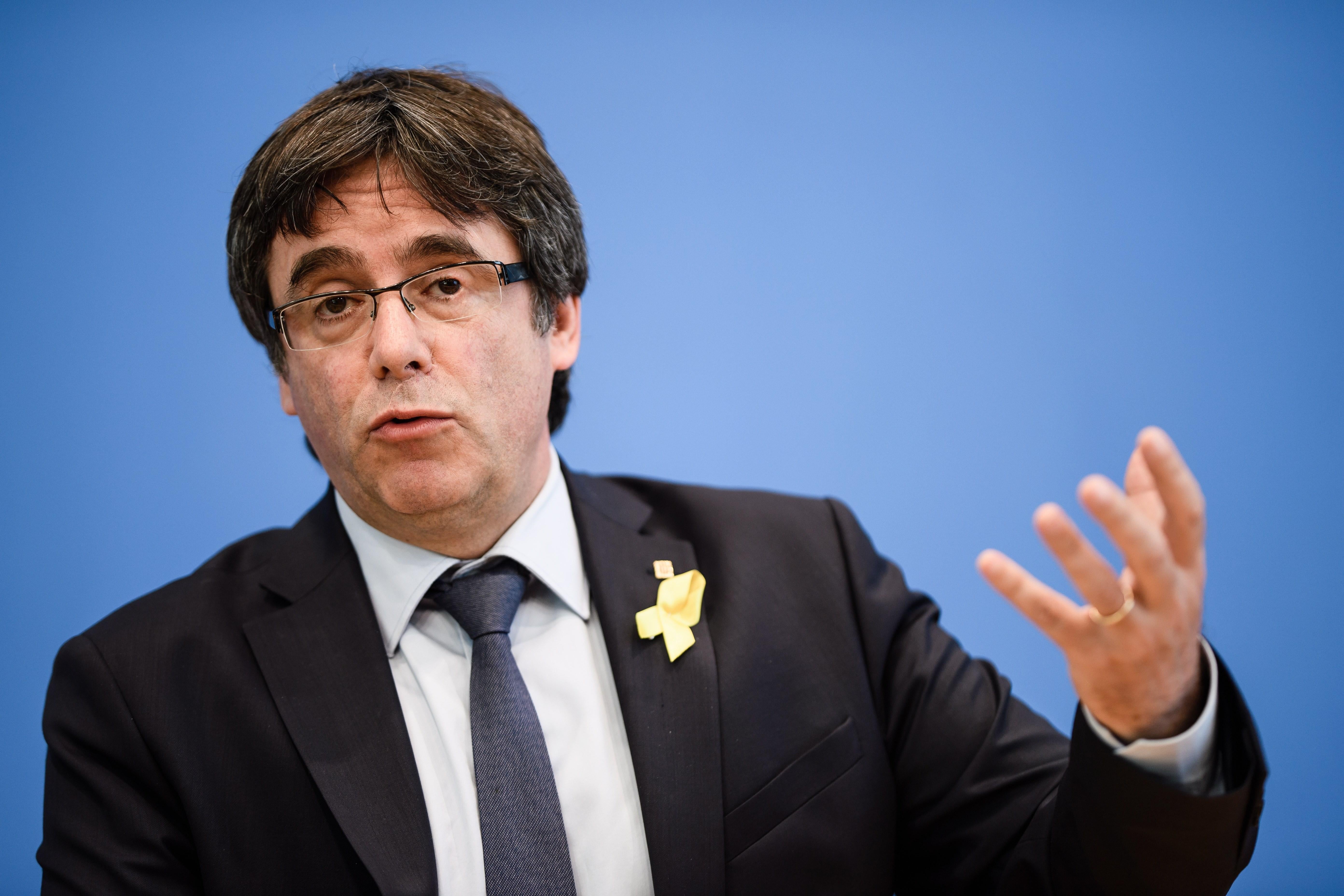 Puigdemont: "No voy a tardar 20 años en pisar suelo catalán" Puigdemont: "No voy a tardar 20 años en pisar suelo catalán"