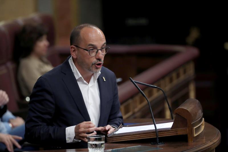 El PDeCAT advierte a Sánchez de que Borrell puede ser un "problema" para que los PGE salgan: "Juega a ser un pirómano" El PDeCAT advierte a Sánchez de que Borrell puede ser un "problema" para que los PGE salgan: "Juega a ser un pirómano"