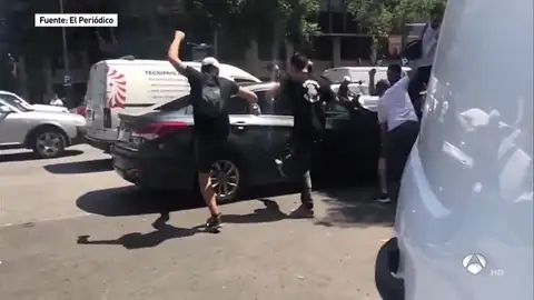 Noticias 2 Antena 3 (25-07-18) Graves enfrentamientos en la huelga de taxistas Noticias 2 Antena 3 (25-07-18) Graves enfrentamientos en la huelga de taxistas