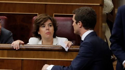 Soraya S&aacute;enz de Santamar&iacute;a y Pablo Casado en el Congreso