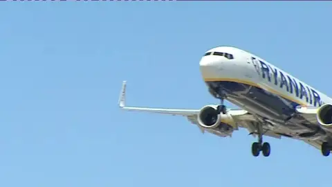 Ryanair lanza descuentos en los billetes de avión durante la huelga de sus trabajadores Ryanair lanza descuentos en los billetes de avión durante la huelga de sus trabajadores