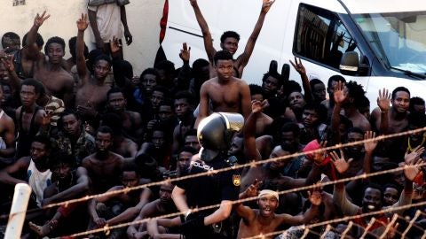 Valla fronteriza espa&ntilde;ola de Ceuta con Marruecos