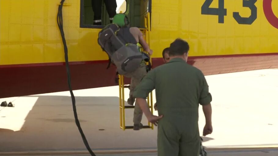 Grecia recibe ayuda de 2 aviones espa&ntilde;oles para colaborar extinci&oacute;n incendios