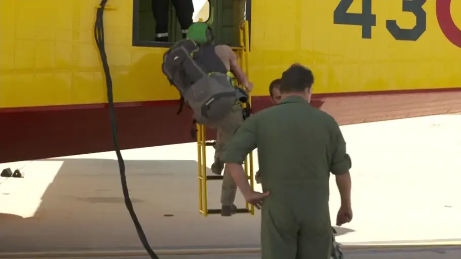 Grecia recibe ayuda de 2 aviones españoles para colaborar extinción incendios Grecia recibe ayuda de 2 aviones españoles para colaborar extinción incendios