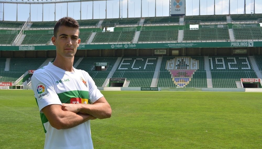 El delantero Claudio Medina es uno de los jugadores que el Elche CF aún no ha podido inscribir en LaLiga.