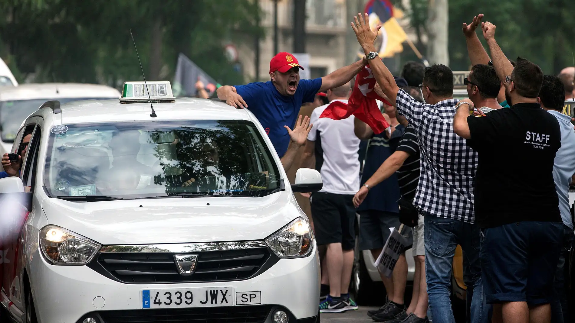 Taxistas de toda España se manifiestan por las calles de Barcelona