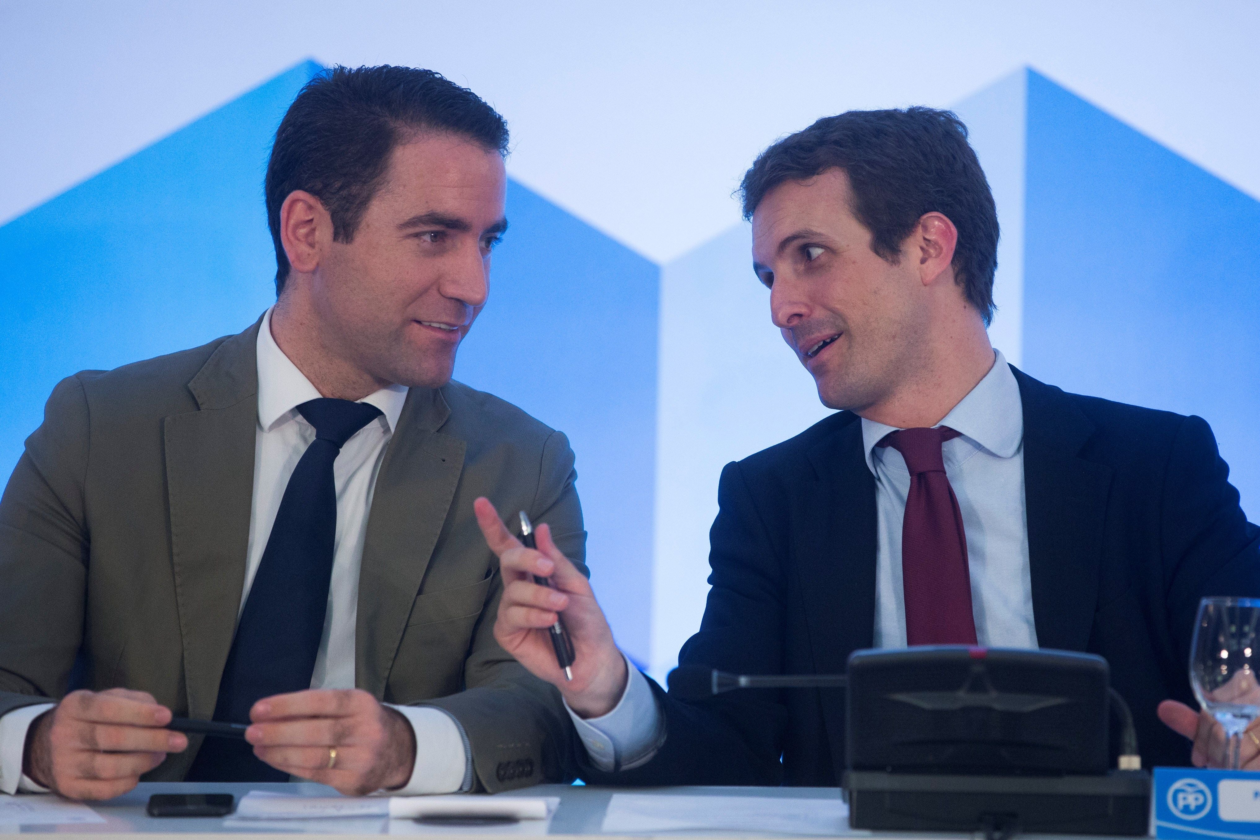 Casado reúne este viernes a diputados y senadores en 'Génova' tras los cambios en las direcciones del Grupo Popular Casado reúne este viernes a diputados y senadores en 'Génova' tras los cambios en las direcciones del Grupo Popular