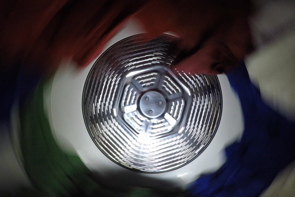 Mesa de redacción: Inventan una secadora de ropa que se inspira en el microondas Mesa de redacción: Inventan una secadora de ropa que se inspira en el microondas